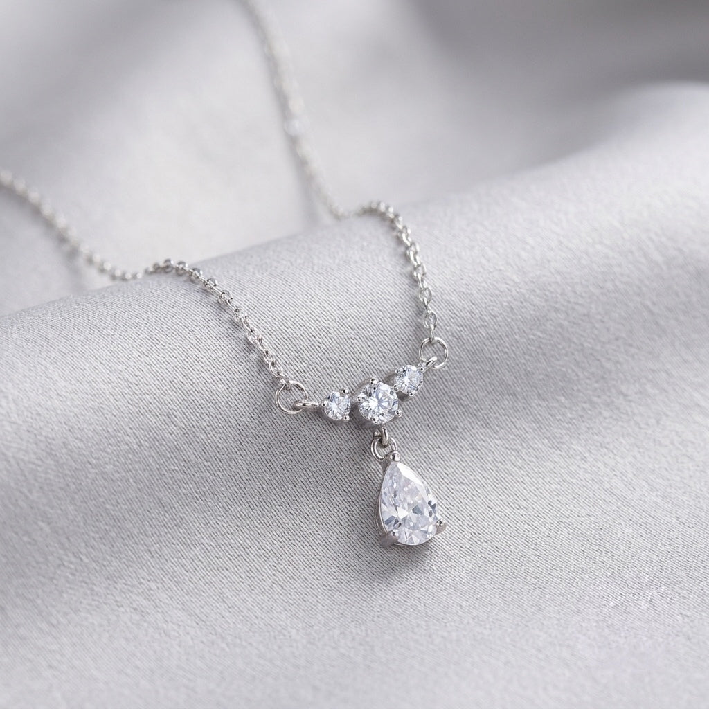 Larme Necklace